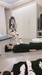 【礼礼大人】萝莉主踩踏喂食凌辱【完整版】 bf22382_绳艺资料库视频资源下载