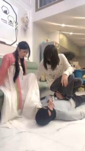 【阿昆】带汉服素人闺蜜玩狗-骑马转胯/高跟踩踏/闻素人白袜 bf28472_绳艺资料库视频资源下载