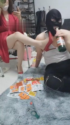 【乐姐】圈养奴第九天伺候主人啤酒口水虐乳 bf6365_绳艺套路直播视频资源网