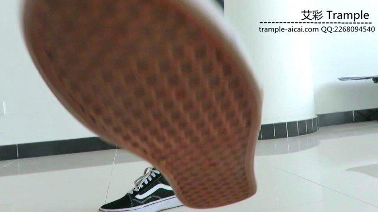 第一视角00后天使女主谩骂贱狗无能展示鞋子！_绳艺资料库