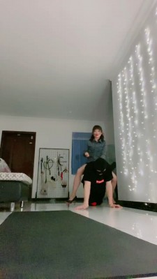 套路直播视频【缘彼大大】御姐丝袜高跟骑马遛狗 bf25106_绳艺资料库