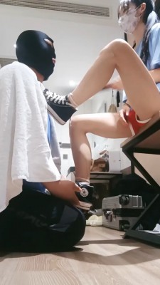 套路直播视频【子衿大大】学生主高帮帆布鞋踩踏-棉袜气味羞辱-骑马脚耳光 bf26456_绳艺资料库