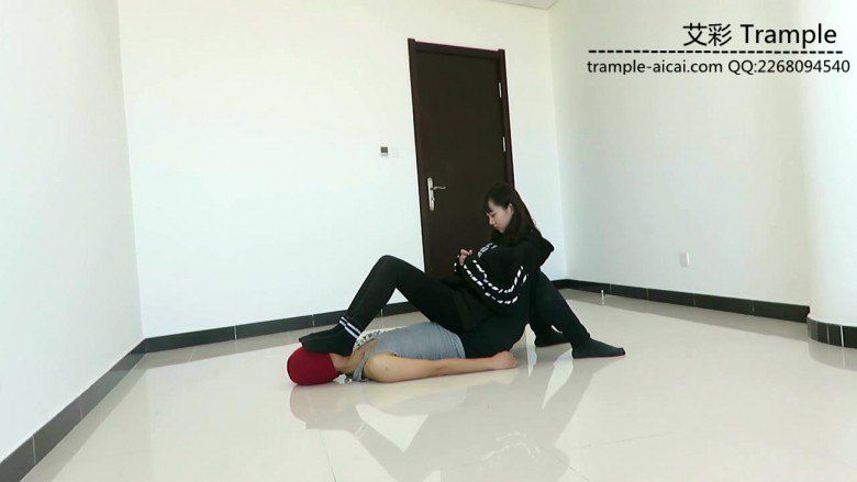 00后天使女主骑乘散步，臭棉袜堵脸踩下体！_绳艺资料库