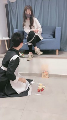 套路直播视频【晚晚】运动鞋踩踏喂食/喝洗脚水 bf26378_绳艺资料库