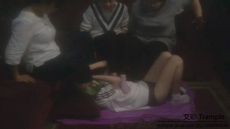 最强女m重磅:三踩女群踩女m 中国MFX!_绳艺资料库