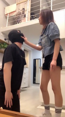 套路直播视频【术术S】丝袜勒脖/重度耳光/闻舔原味白袜/转胯 bf26676_绳艺资料库