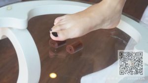 佳佳学生主的踩踏食物裸足喂奴_绳艺资料库