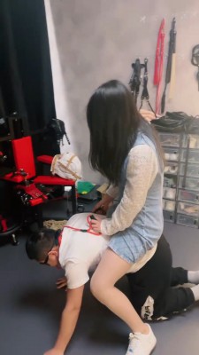 套路直播视频【冷凝大大】小白鞋强制狗舔/耳光/骑马/掐狗窒息 bf25240_绳艺资料库