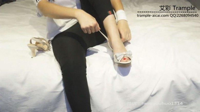 销售文员穿原味黑丝坐脸窒息_绳艺资料库