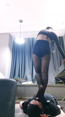 【七大小姐】剧情-抓偷鞋狗-坐脸窒息/强制深喉/踩踏 bf28155_绳艺套路直播视频资源网