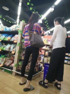 院校细巧娇小型美女的初次踩踏_绳艺资料库