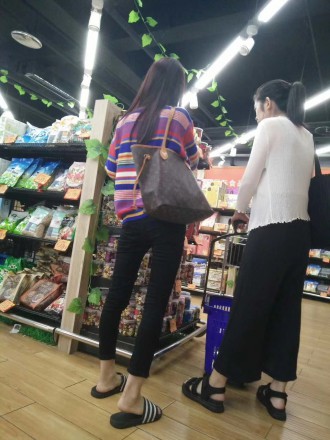 院校细巧娇小型美女的初次踩踏_绳艺资料库