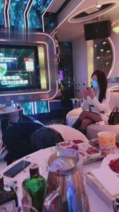 【梦涵】陪酒小妹KTV虐待双狗 bf5277_绳艺资料库视频资源下载