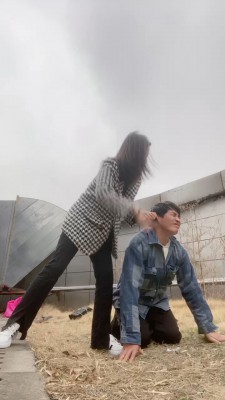 【猫咪大人】户外暴力踢踹偷拍狂【双视角版】 bf21122_绳艺套路直播视频资源网