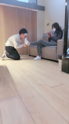 套路直播视频【晚晚】舔脏小白鞋-红色船袜-踩踏恋足 bf26315_绳艺资料库