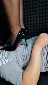 套路直播视频【冷御女王】高跟鞋全体重踩踏 bf25876_绳艺资料库