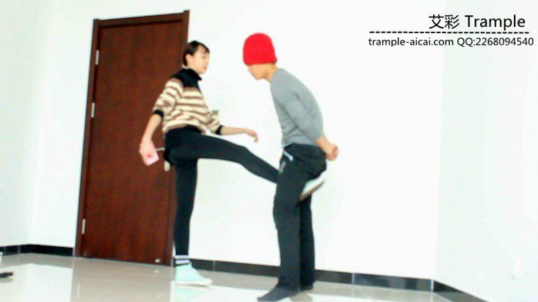 00天使女帆布鞋踢裆踩头羞辱！_绳艺资料库