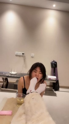 套路直播视频【橘子没熟】母畜-边舔原味白袜jio/边喝圣水/舔脚趾 bf26115_绳艺资料库