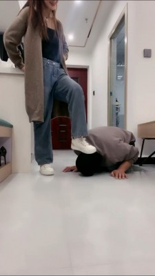 套路直播视频【惜沫】强制闻小白鞋棉袜/袜子塞嘴强迫吃 bf25748_绳艺资料库