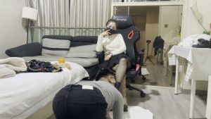 【黑丝诱惑】舔干净原味脏长靴和脏高跟鞋 YC-230308-9_绳艺资料库视频资源下载