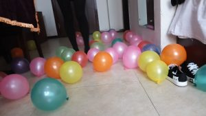 16100601鸽宝S黑丝美腿长靴踩七彩气球_绳艺资料库