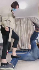 【Q月】素人S吊绑重度踢踹 bf10985_绳艺资料库