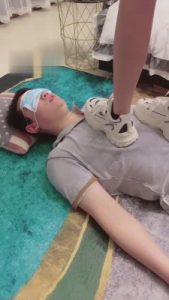 【骨精精】脏运动鞋黑棉袜全体重踩踏 bf13808_绳艺资料库视频资源下载