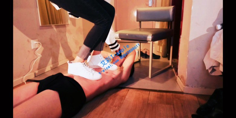 舔泥鞋底 耳光踩踏羞辱高中生(5)_绳艺资料库