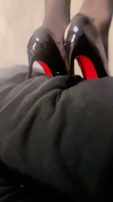 套路直播视频【冷凝大大】3双高跟鞋全体重踩踏 bf23772_绳艺资料库