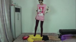 ★甜儿★ 踩小黄人_绳艺资料库