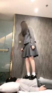 【佳奈】皮鞋白袜/长靴全体重踩踏 bf27616_绳艺资料库视频资源下载