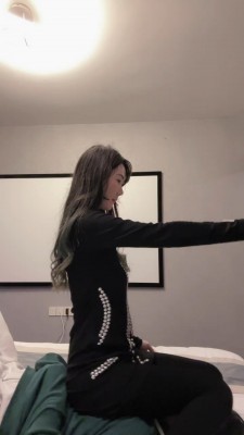 套路直播视频【暴躁小溪】姐妹花-坐脸+臭脚捂脸窒息【双视角版】 bf26133_绳艺资料库