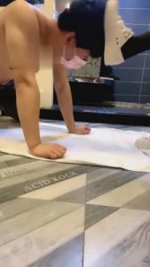 【逗逗】小白鞋黑丝全体重踩踏 bf2862_绳艺资料库视频资源下载