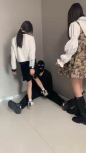 套路直播视频【精神小妹】双学生主重度踢踹/喝圣水/穿鞋踩踏 bf24673_绳艺套路视频资源网