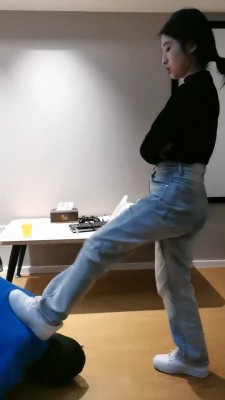 套路直播视频【海绵大大】入圈首调-小白鞋踩踏/赏赐圣水 bf23863_绳艺资料库