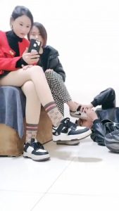 套路直播视频【疯狂浪子】继父舔两女儿脏鞋 bf24216_绳艺资料库