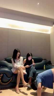 套路直播视频【宝爷】带素人闺蜜玩狗子/骑马全体重踩踏/转胯喂口水 bf25752_绳艺资料库