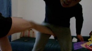 莉莉漆皮短裙金九虐打出血_绳艺资料库