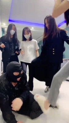 套路直播视频【精神小妹】群调-学生主暴力踢踹/全体重踩踏/转胯喝圣水 bf26612_绳艺资料库