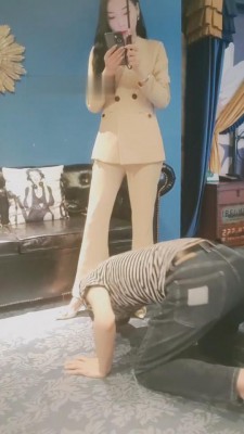 【冷心】坐脸/舔裸足/鞭打/滴蜡 bf8781_绳艺资料库