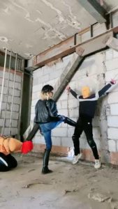 套路直播视频【美离子】户外刑房暴力鞭打双奴/清理靴子吃土 bf25010_绳艺资料库