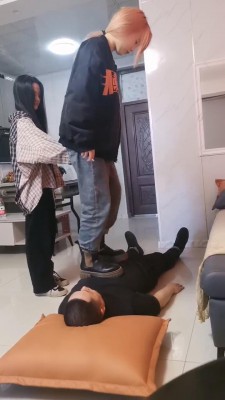 套路直播视频【吴迪】双S素人暴力耳光踩踏 bf24107_绳艺资料库