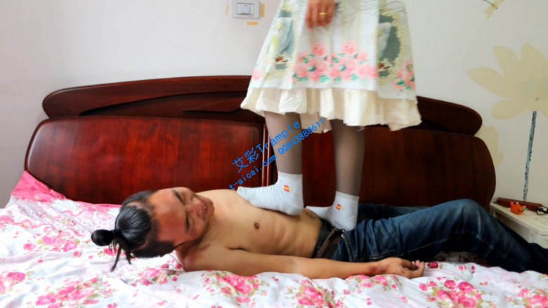 【冰时代奕潇】原味棉袜强迫窒息强行踩踏_绳艺资料库