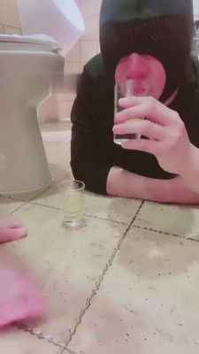 【小劳拉】KTV厕所呕吐物口水喂食 bf6424_绳艺套路直播视频资源网