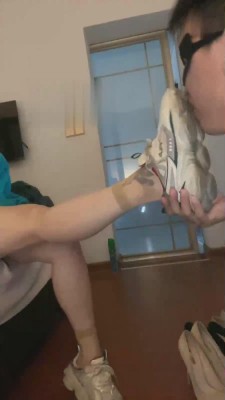 【不知名美女】多双脏鞋子清理专场 bf17176_绳艺资料库视频资源下载