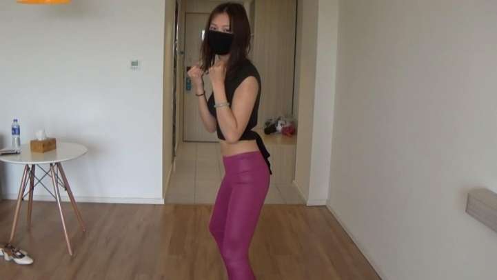 红色打底裤肉靶健身锻炼_绳艺资料库