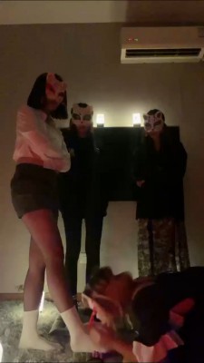 套路直播视频【小奶昔S】3素人精神小妹-母畜/闻臭脚/吃口水/踩踏【双视角版】 bf25621_绳艺资料库