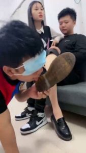 套路直播视频【素人星探】情侣主调绿帽第二弹-sp/踩踏/舔脏鞋底/闻鞋子臭脚 bf26019_绳艺资料库