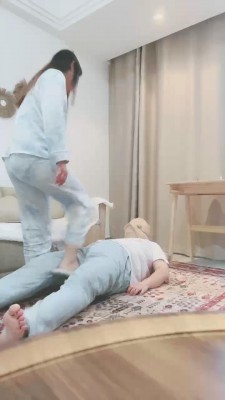 【小欣欣】情侣主羞辱偷懒家狗/伺候亲热/鞋底耳光虐乳【完整版】bf27393_绳艺套路直播视频资源网