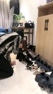 【美娜S】长腿车模黑丝高跟驯化-头压马桶喝圣水/舔多双高跟 bf28478_绳艺资料库